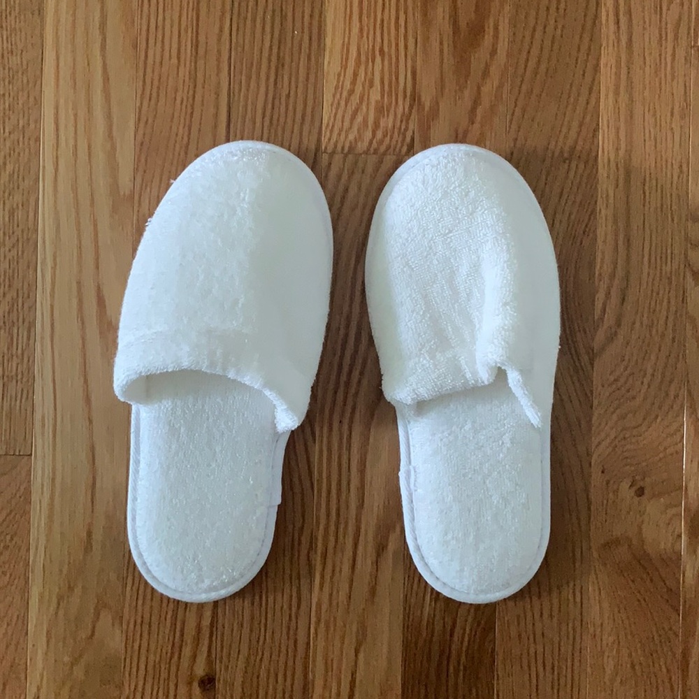 NWOT White Brand New Fluffy Spa Sandals OSFA